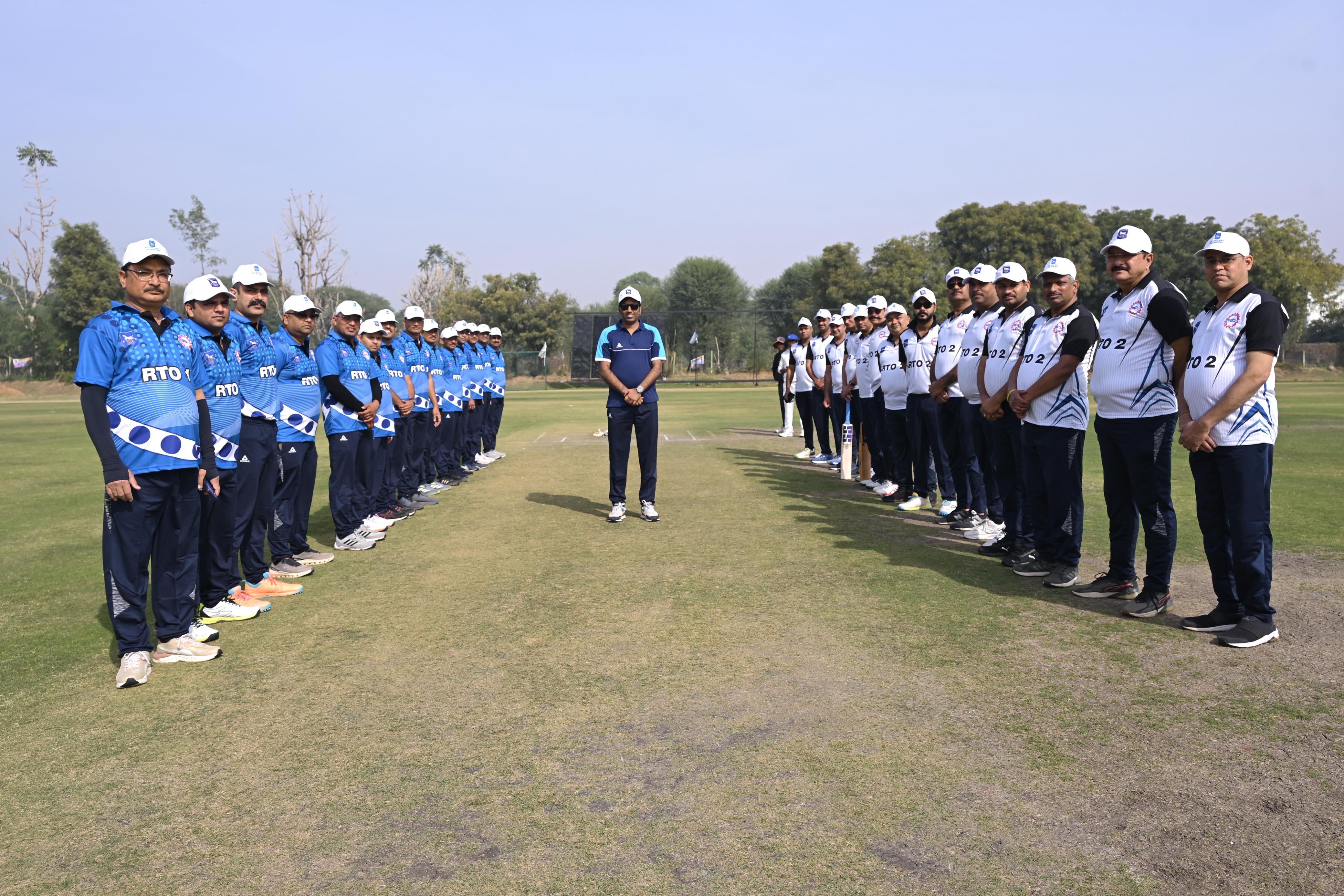 परिवहन निरीक्षकों का मैत्री क्रिकेट मैच: खेल के जरिए दिया सड़क सुरक्षा का संदेश