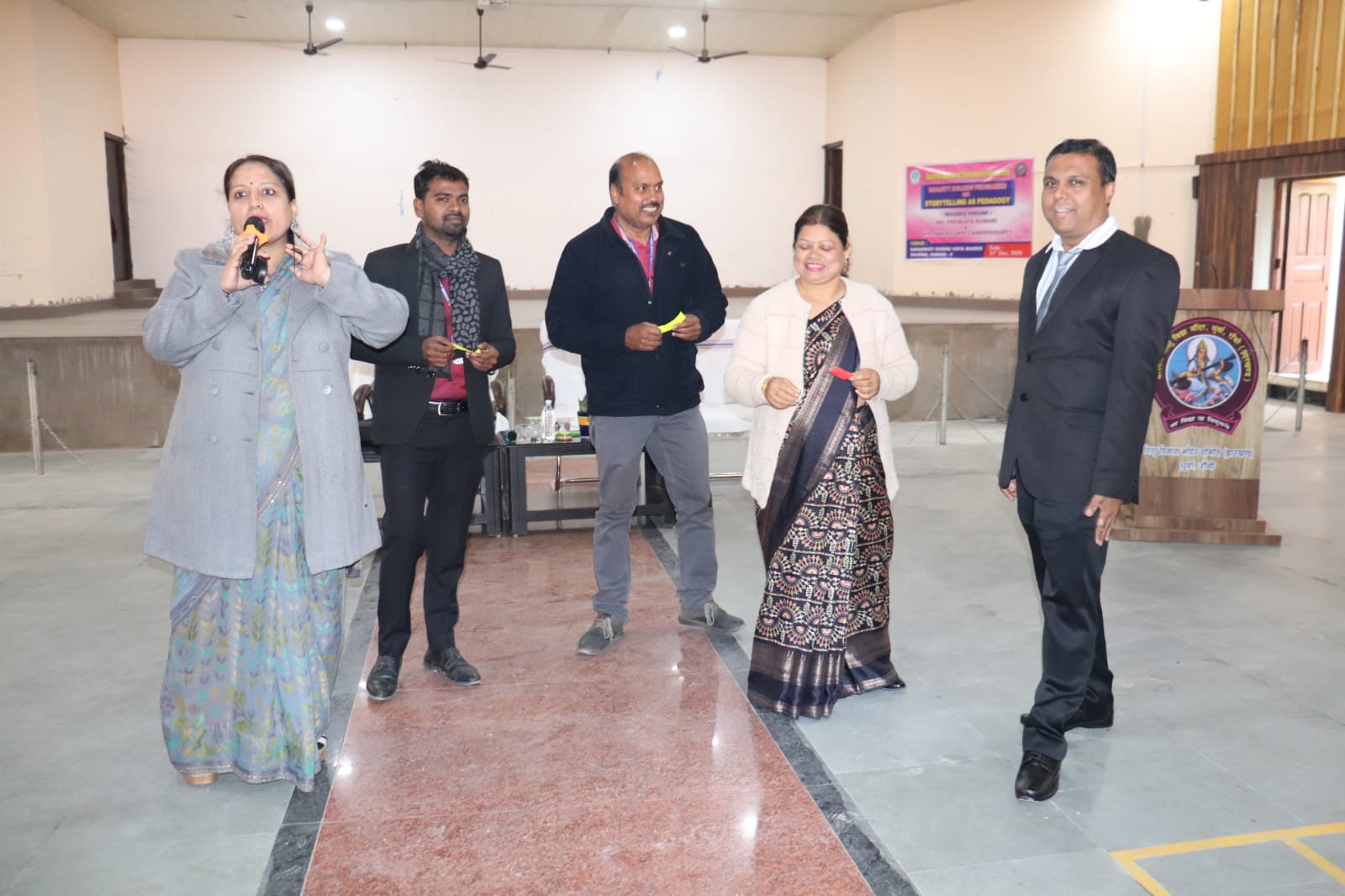 कार्यक्रम में जुटे अतिथि सहित अन्य कार्यक्रम में जुटे अतिथि सहित अन्य