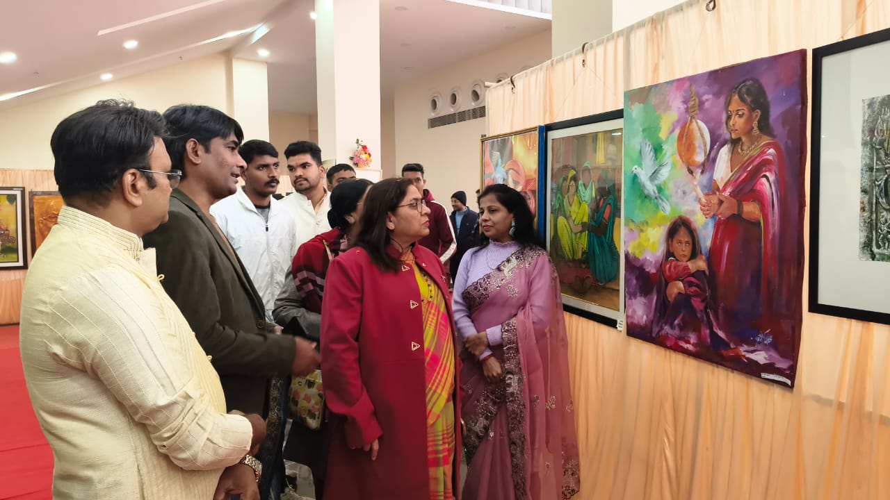 त्रि दिवसीय क्षेत्रीय कला प्रदर्शनी में दिखे कला के विविध रूप* त्रि दिवसीय क्षेत्रीय कला प्रदर्शनी में दिखे कला के विविध रूप*