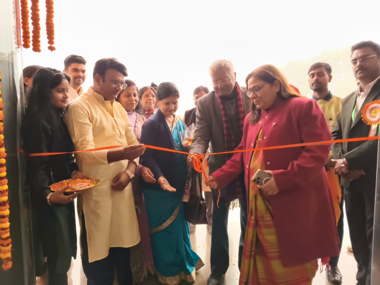 त्रि दिवसीय क्षेत्रीय कला प्रदर्शनी में दिखे कला के विविध रूप* त्रि दिवसीय क्षेत्रीय कला प्रदर्शनी में दिखे कला के विविध रूप*