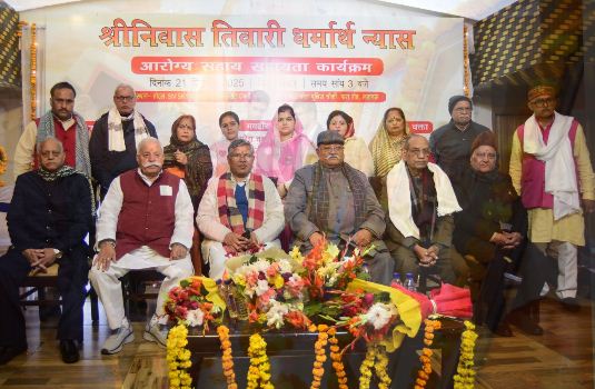 मंचासीन प्रान्त प्रचारक कौशल व कुंवर मानवेन्द्र सिंह