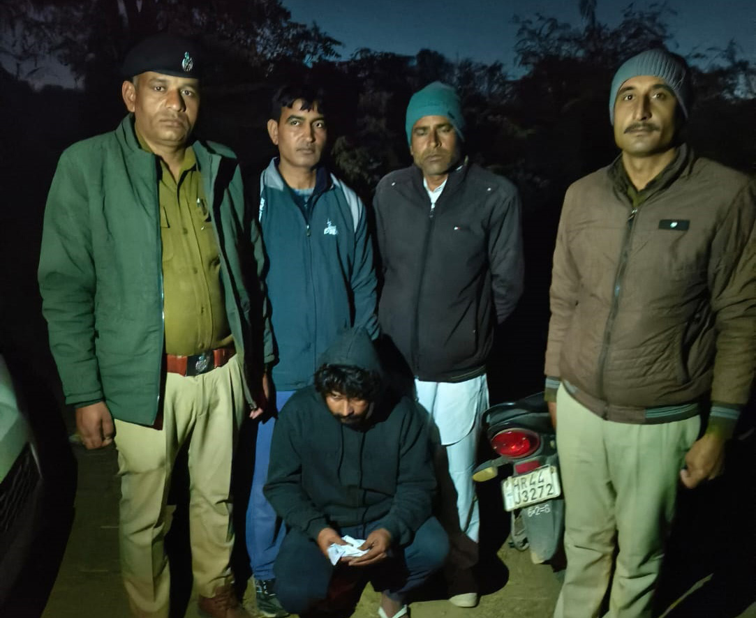 पकड़ा गया नशा तस्कर। पकड़ा गया नशा तस्कर।