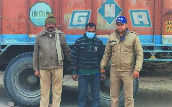 पुलिस गिरफ्त में आरोपित