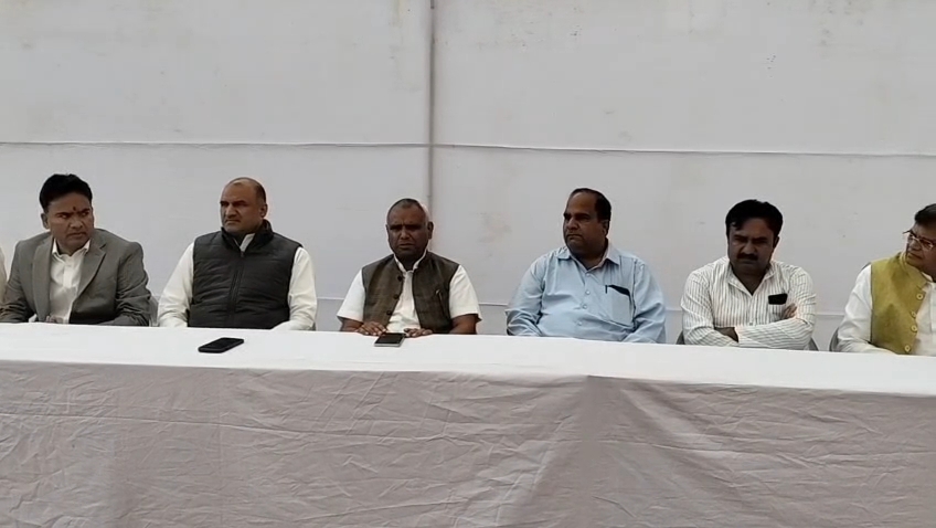 चित्तौड़गढ़ में रविवार को स्वदेशी महोत्सव को लेकर जानकारी देते सांसद सीपी जोशी। चित्तौड़गढ़ में रविवार को स्वदेशी महोत्सव को लेकर जानकारी देते सांसद सीपी जोशी।