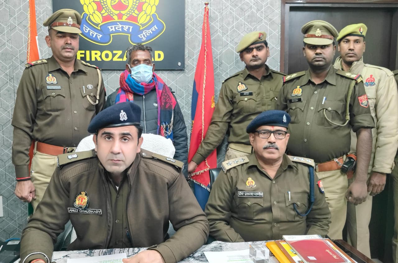 खुलासा करती पुलिस खुलासा करती पुलिस