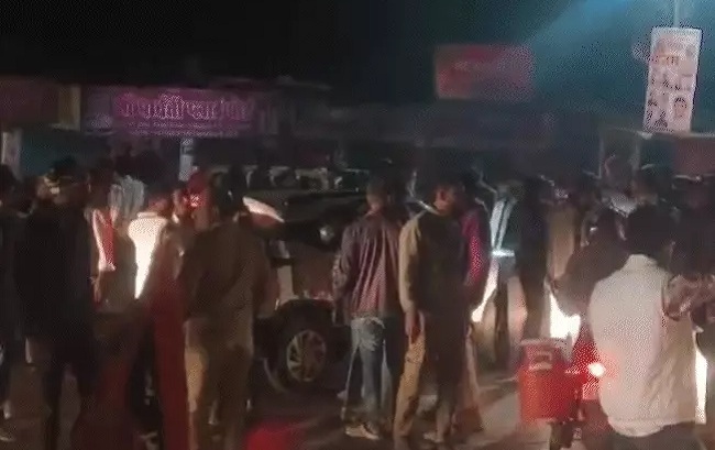 दो समुदायों के बीच विवाद के पथराव