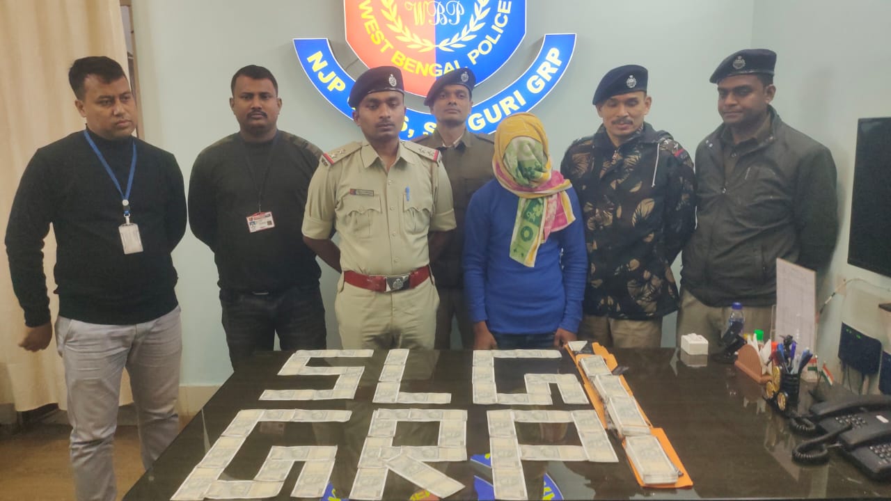 गिरफ्तार आरोपित के साथ जीआरपी की टीम गिरफ्तार आरोपित के साथ जीआरपी की टीम