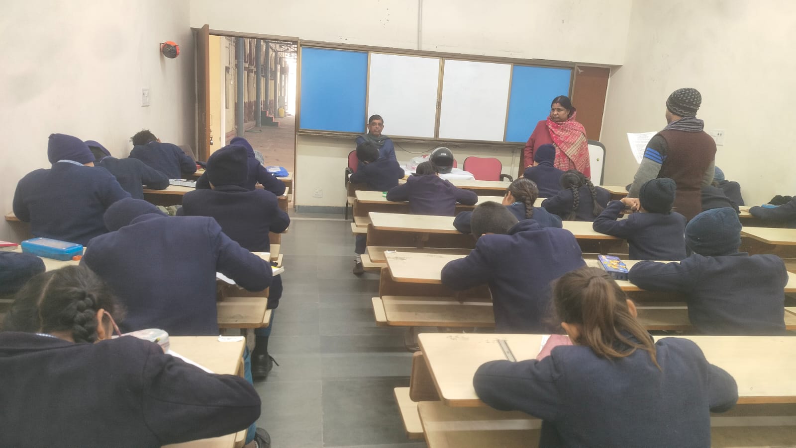 विद्यालय में श्लोक गायन प्रतियोगिता विद्यालय में श्लोक गायन प्रतियोगिता