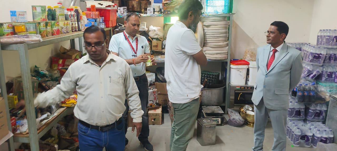 Seoni: Major action taken against Sai Prasad Resort in Pench area, food license suspended immediately Seoni: Major action taken against Sai Prasad Resort in Pench area, food license suspended immediately
