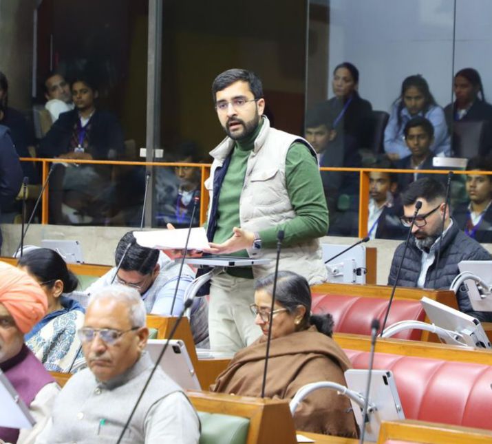 आदित्य सुरजेवाला सदन में बात रखते हुए आदित्य सुरजेवाला सदन में बात रखते हुए