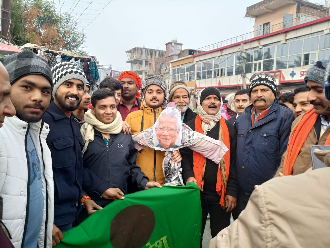 पुतला दहन करते विहिप कार्यकर्ता पुतला दहन करते विहिप कार्यकर्ता
