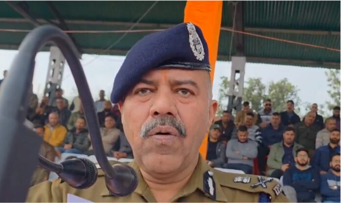 आतंकवाद और अन्य सभी प्रकार की आपराधिक गतिविधियां जम्मू-कश्मीर पुलिस की कड़ी निगरानी में रहेंगी-डीजीपी नलिन आतंकवाद और अन्य सभी प्रकार की आपराधिक गतिविधियां जम्मू-कश्मीर पुलिस की कड़ी निगरानी में रहेंगी-डीजीपी नलिन