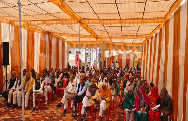 कार्यक्रम में मौजूद किसान।