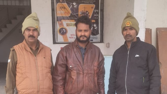 युवती के साथ दुष्कर्म करने का आरोपित।