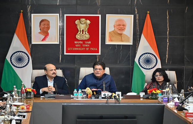 प्रेस को संबोधित करते हुए वाणिज्य एवं उद्योग मंत्री पीयूष गोयल प्रेस को संबोधित करते हुए वाणिज्य एवं उद्योग मंत्री पीयूष गोयल