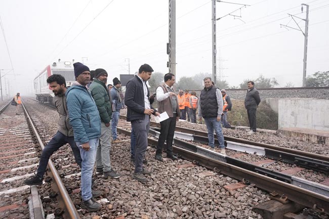निरीक्षण करते निरीक्षण करते
