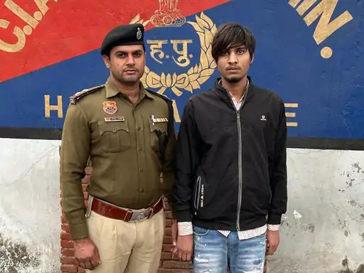 पुलिस की गिरफ्त में तस्कर पुलिस की गिरफ्त में तस्कर
