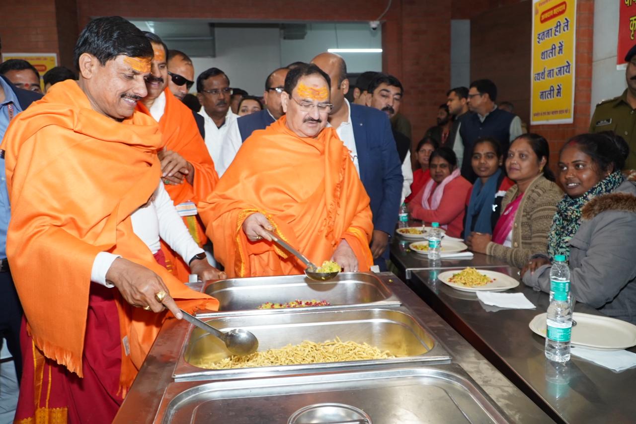 अल्पाहार परोसा