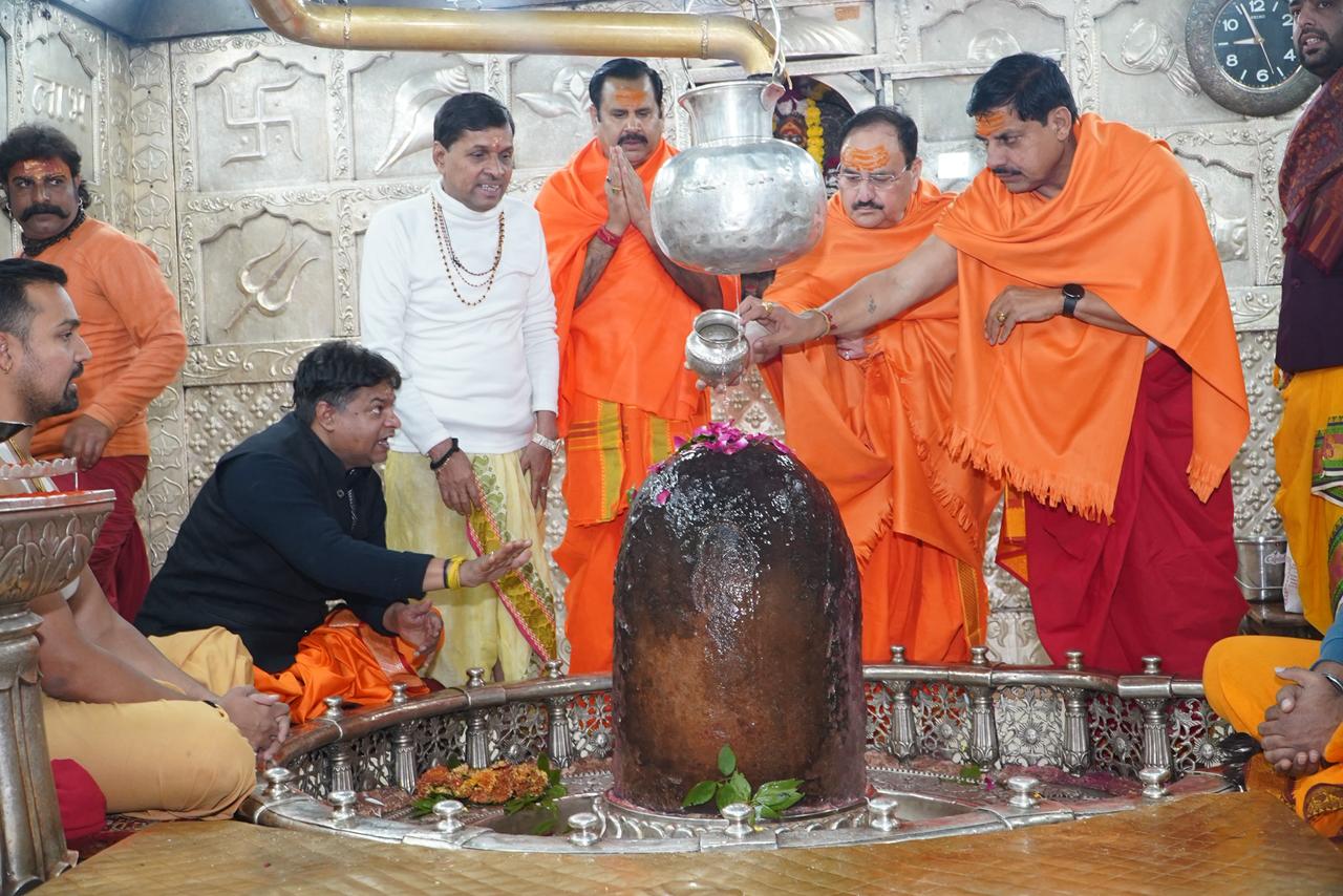 नड्डा,यादव और Chief Minister  ने किया महाकाल का अभिषेक