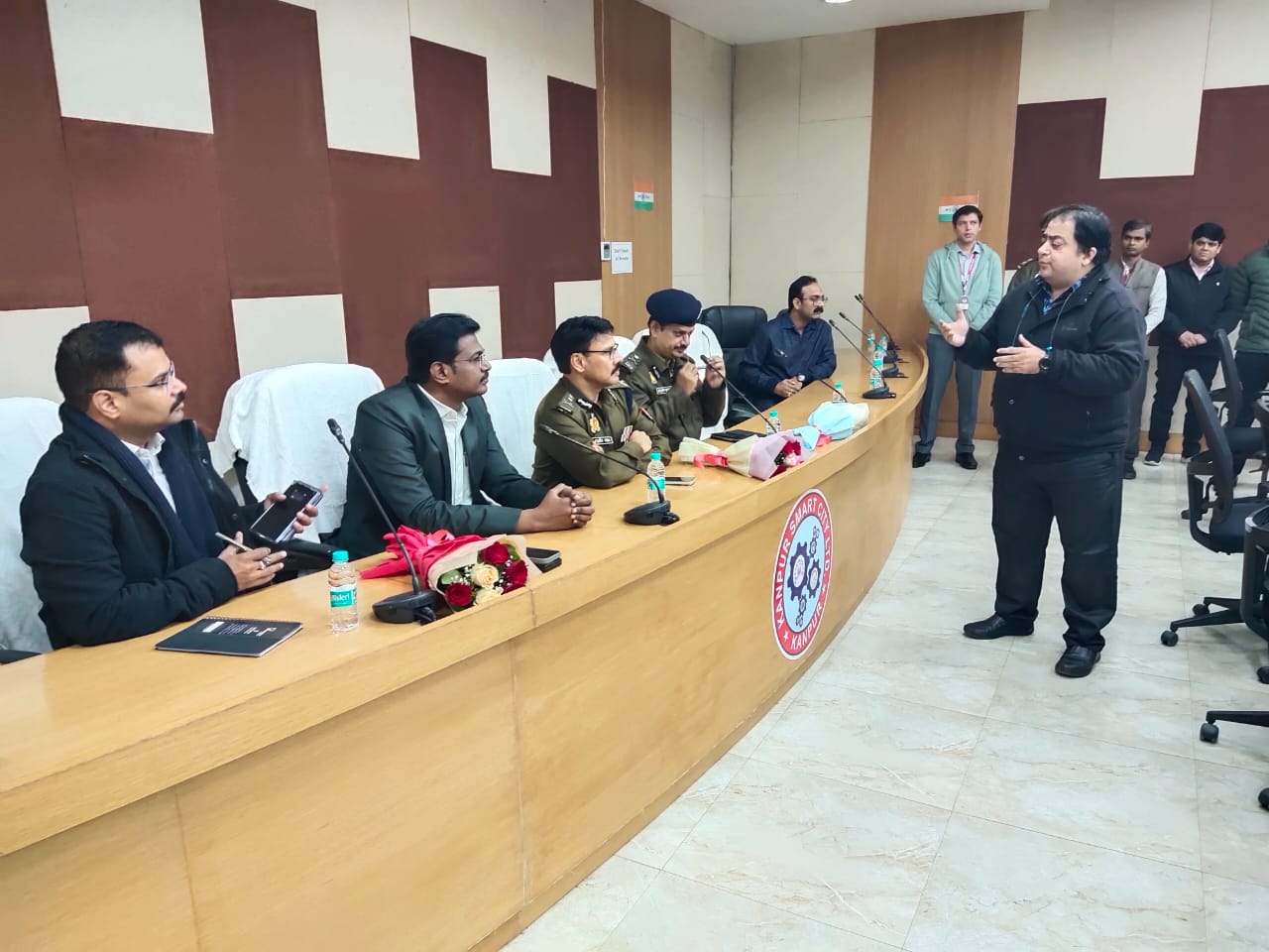 आईसीसीसी समीक्षा बैठक के दौरान पुलिस आयुक्त, अपर पुलिस आयुक्त व अन्य आईसीसीसी समीक्षा बैठक के दौरान पुलिस आयुक्त, अपर पुलिस आयुक्त व अन्य