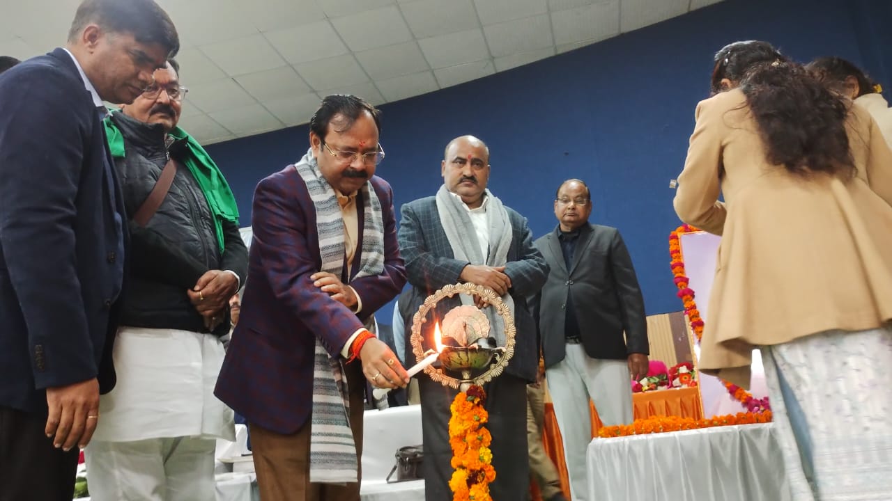 किसान सम्मेलन में सांसद अशोक रावत किसान सम्मेलन में सांसद अशोक रावत