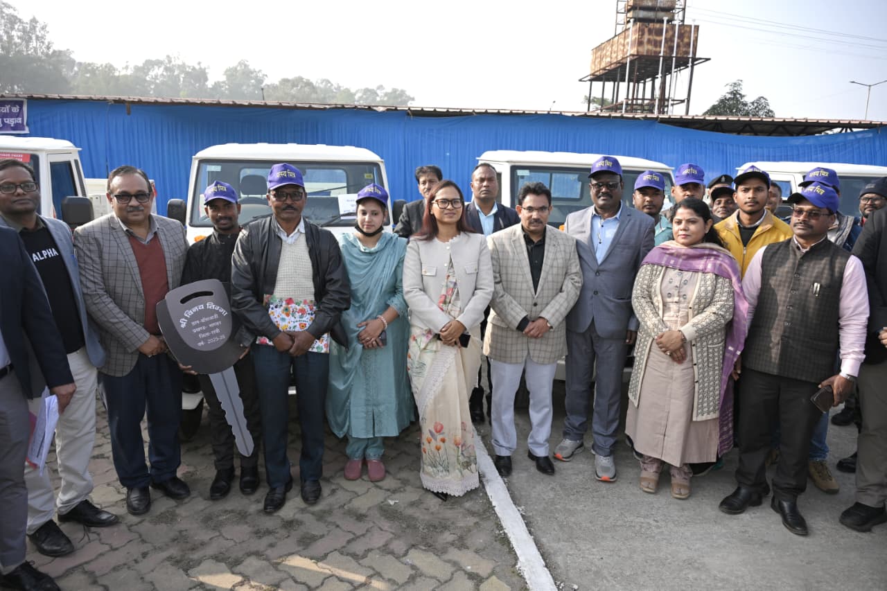 कार्यक्रम में मंत्री शिल्पी नेहा तिर्की सहित अन्य कार्यक्रम में मंत्री शिल्पी नेहा तिर्की सहित अन्य