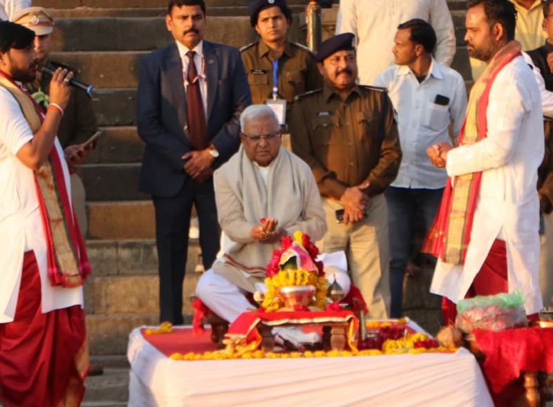 मप्रः राज्यपाल पटेल ने महेश्वर के अहिल्या घाट पर की माँ नर्मदा आरती
