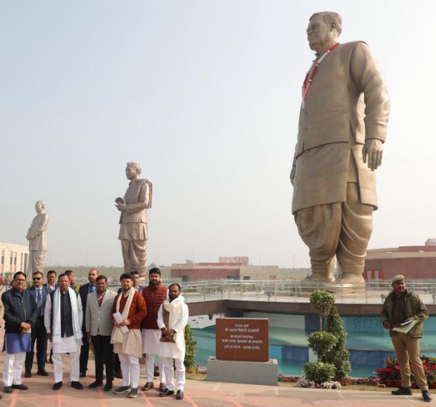 अटल प्रेरणा स्थल का निरीक्षण करते प्रदेश अध्यक्ष पंकज चौधरी