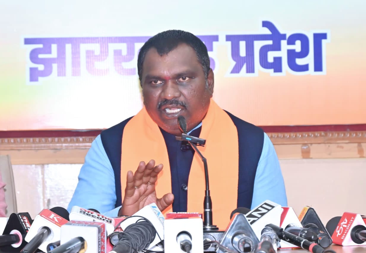 प्रेस वार्ता की तस्वीर