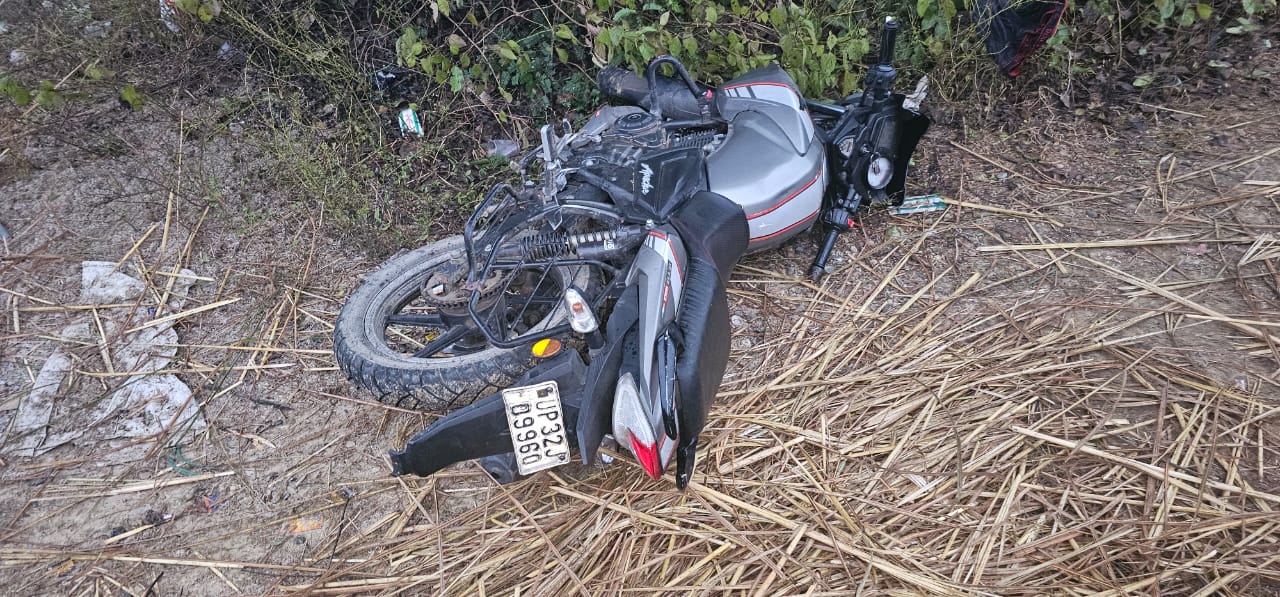 पुलिस मुठभेड़ के दौरान बरामद मोटरसाइकिल