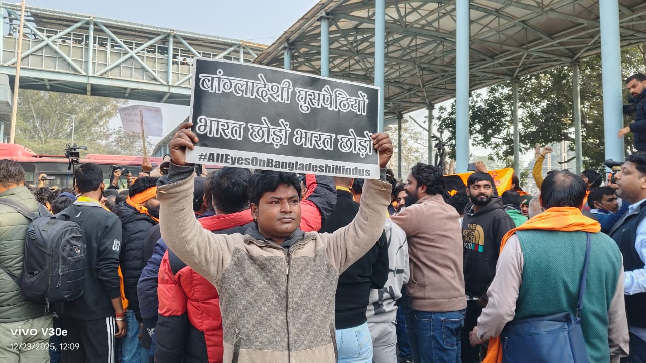 बांग्लादेश में हिंदू युवक की हत्या के विरोध में दिल्ली में उबाल