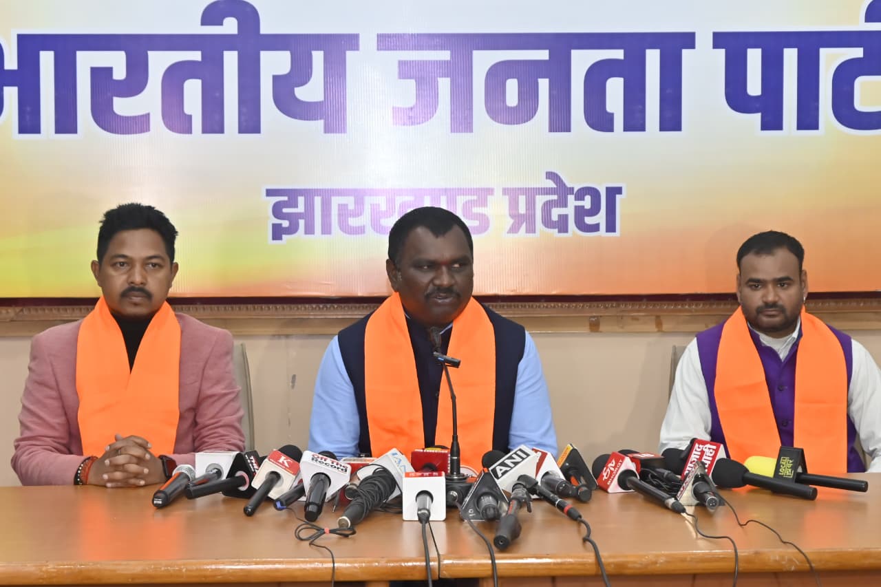 प्रेस वार्ता की तस्वीर