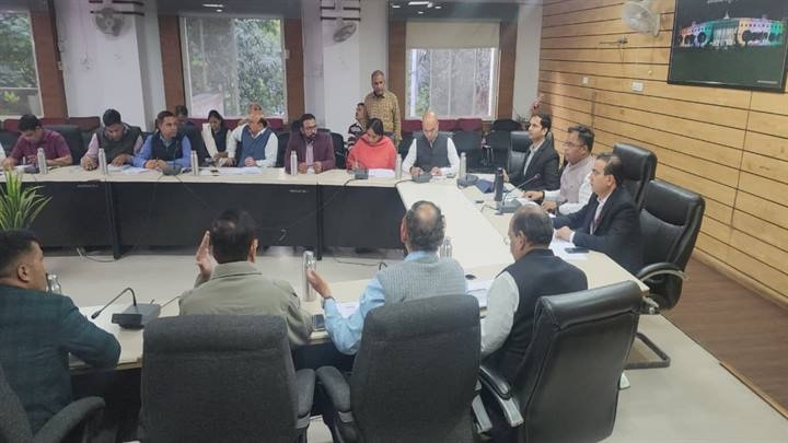 अधिकारियों की अहम बैठक सम्पन्न