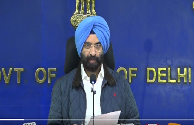 दिल्ली के पर्यावरण मंत्री मनजिंदर सिंह सिरसा पत्रकार वार्ता को संबोधित करते हुए.