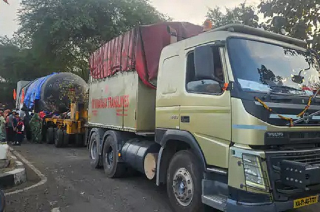 दुनिया का सबसे बड़ा 210 टन वजनी शिवलिंग