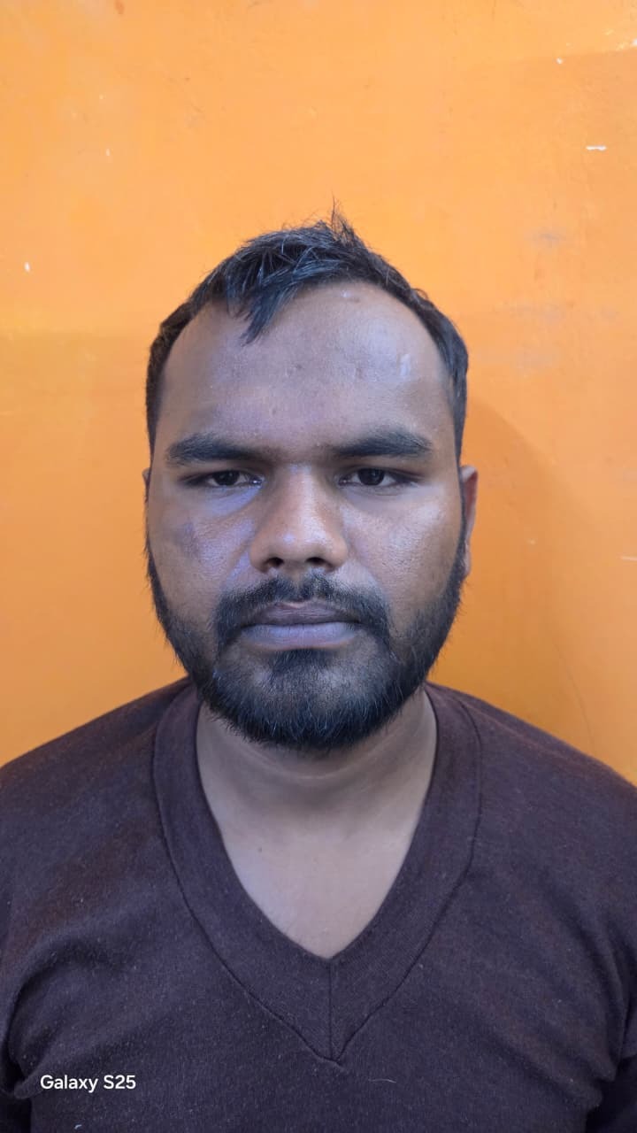 गिरफ्तार किया गया आरोपित गिरफ्तार किया गया आरोपित