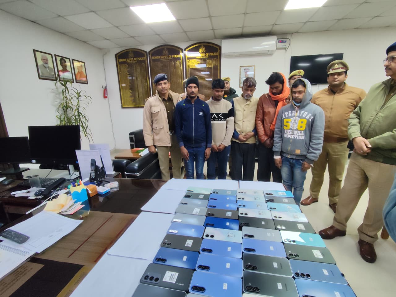 पुलिस की गिरफ्त में शातिर