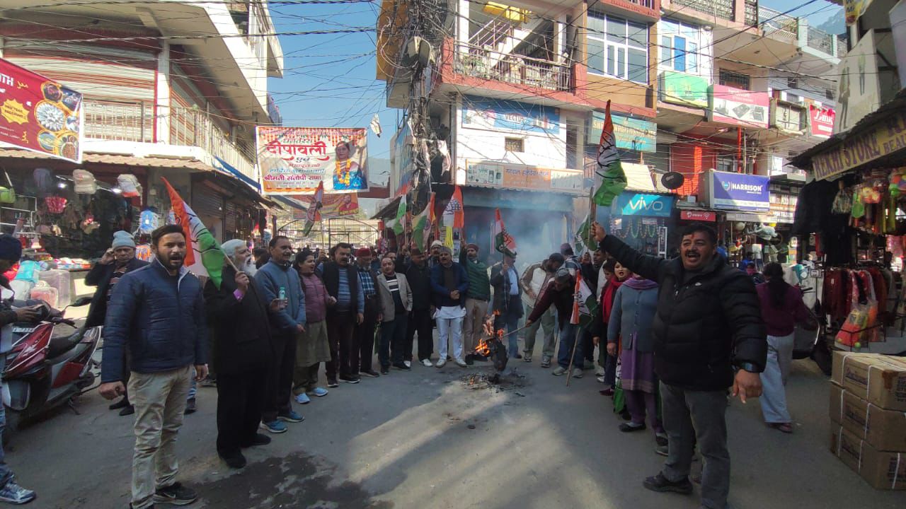 कांग्रेसियों ने किया भाजपा सरकार का पुतला दहन ।।