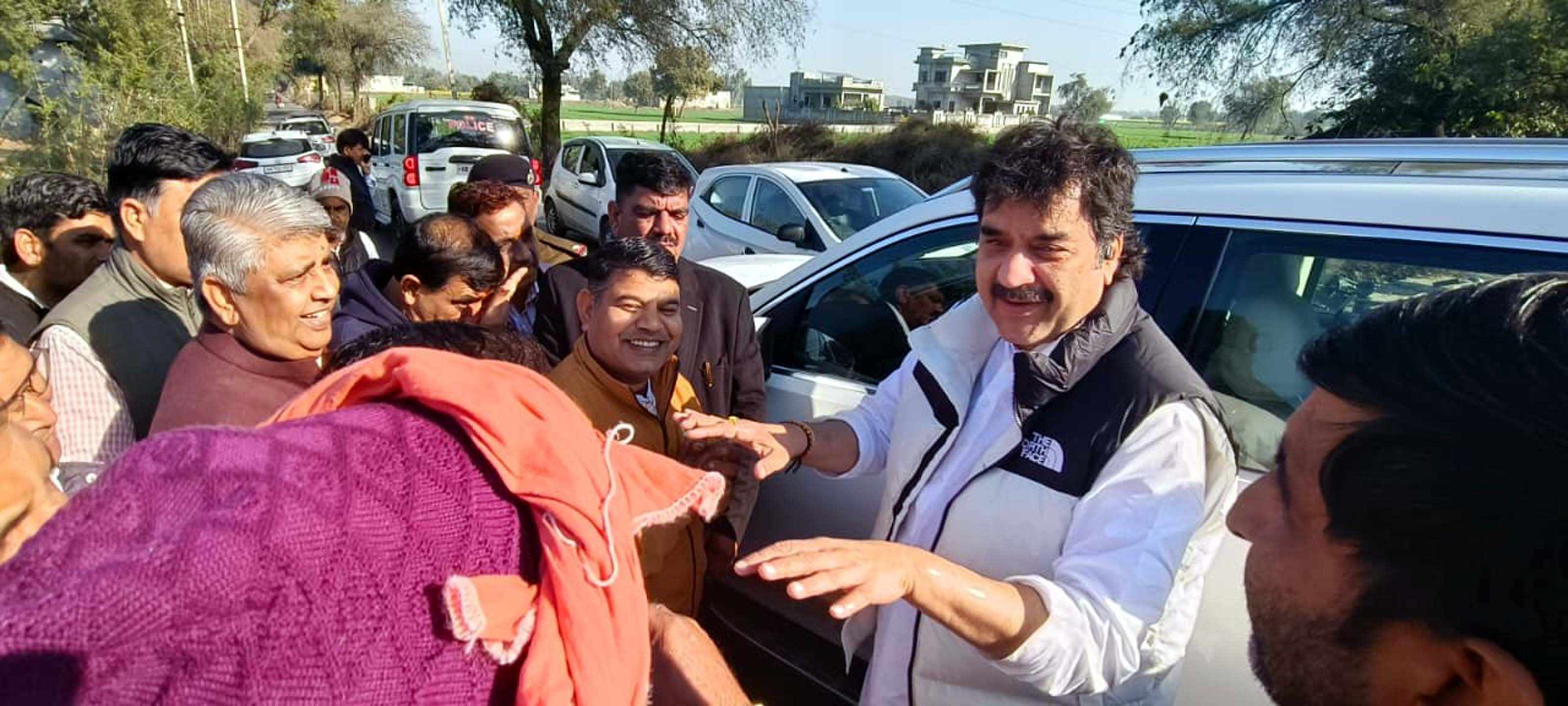 आदमपुर हलके में विभिन्न कार्यक्रमों में पूर्व सांसद कुलदीप बिश्नोई।