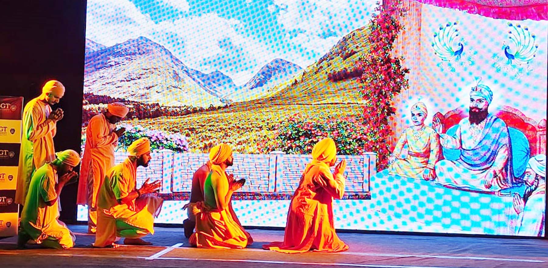 गुरुग्राम में वीर बाल दिवस पर सफर-ए-शहादत में चार साहिबजादों की अमर गाथा का मंचन करते कलाकार। गुरुग्राम में वीर बाल दिवस पर सफर-ए-शहादत में चार साहिबजादों की अमर गाथा का मंचन करते कलाकार।