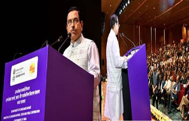 कार्यक्रम को संबोधित करते केंद्रीय उपभोक्ता, खाद्य और सार्वजनिक वितरण मंत्री प्रल्हाद जोशी