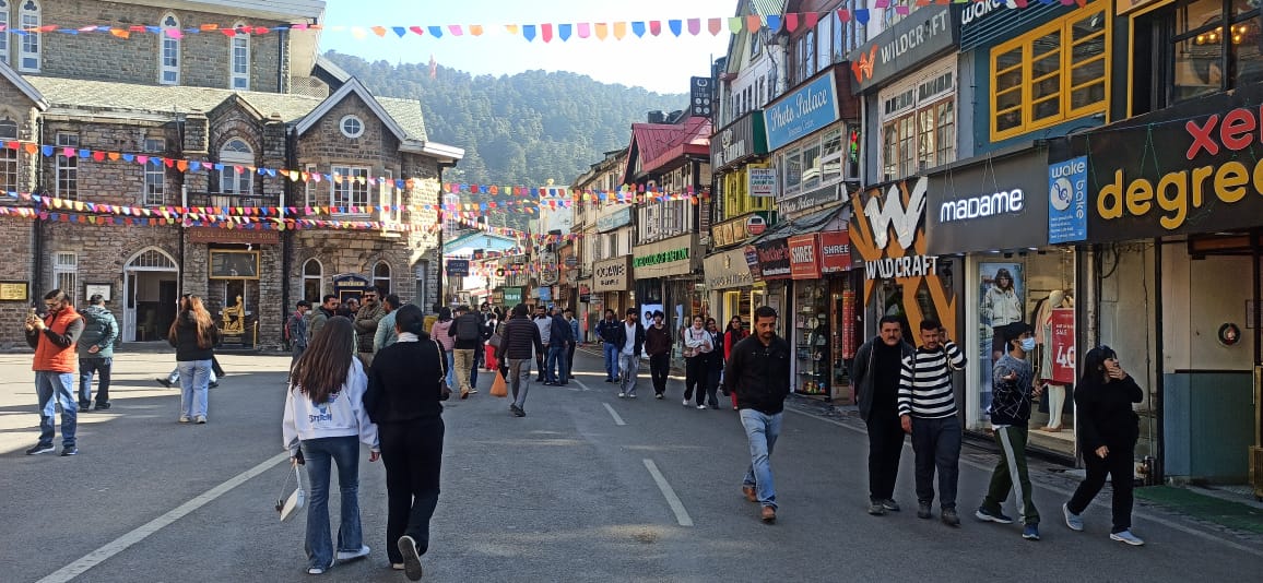 शिमला में सैलानी