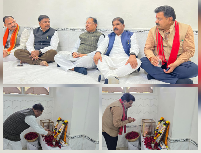 मुख्यमंत्री विष्णुदेव साय और उप मुख्यमंत्री ने कश्यप परिवार को बंधाया ढांढस मुख्यमंत्री विष्णुदेव साय और उप मुख्यमंत्री ने कश्यप परिवार को बंधाया ढांढस