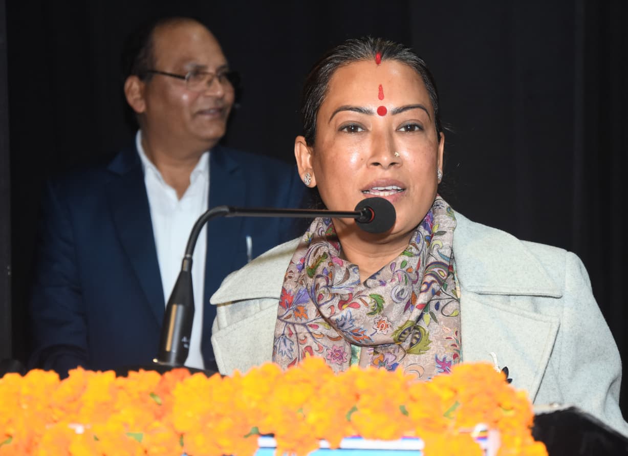 मंत्री रेखा आर्या वीर बाल दिवस पर कार्यक्रम को संबोधित करती.