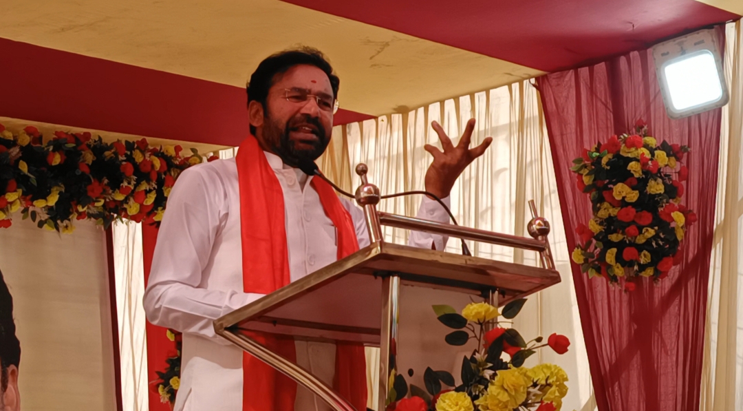 भाषण देते केंद्रीय मंत्री