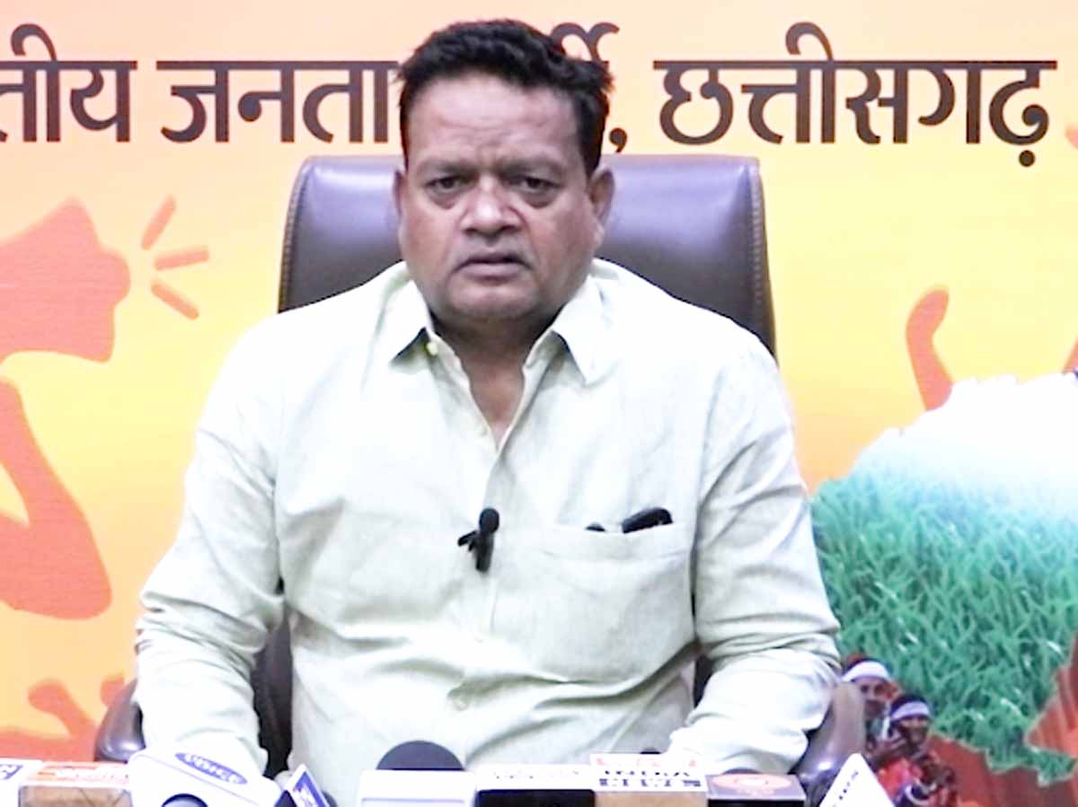 भाजपा प्रदेश प्रवक्ता देवलाल ठाकुर पत्रकारों से चर्चा करते हुए भाजपा प्रदेश प्रवक्ता देवलाल ठाकुर पत्रकारों से चर्चा करते हुए