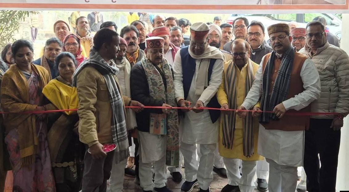 अटल जी की प्रदर्शनी का उद्घाटन करते हुए