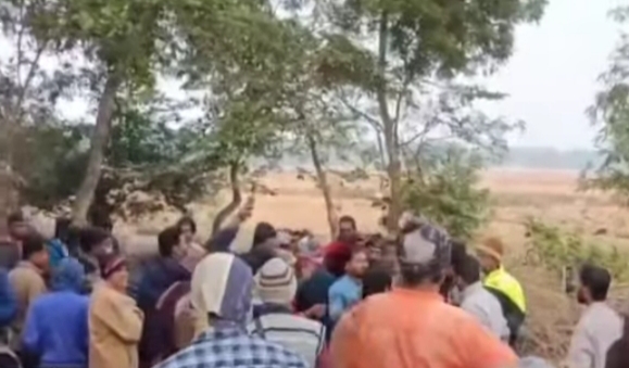 मोहनपुर में बैठक से पहले भाजपा कार्यकर्ताओं के बीच गुटीय विवाद।