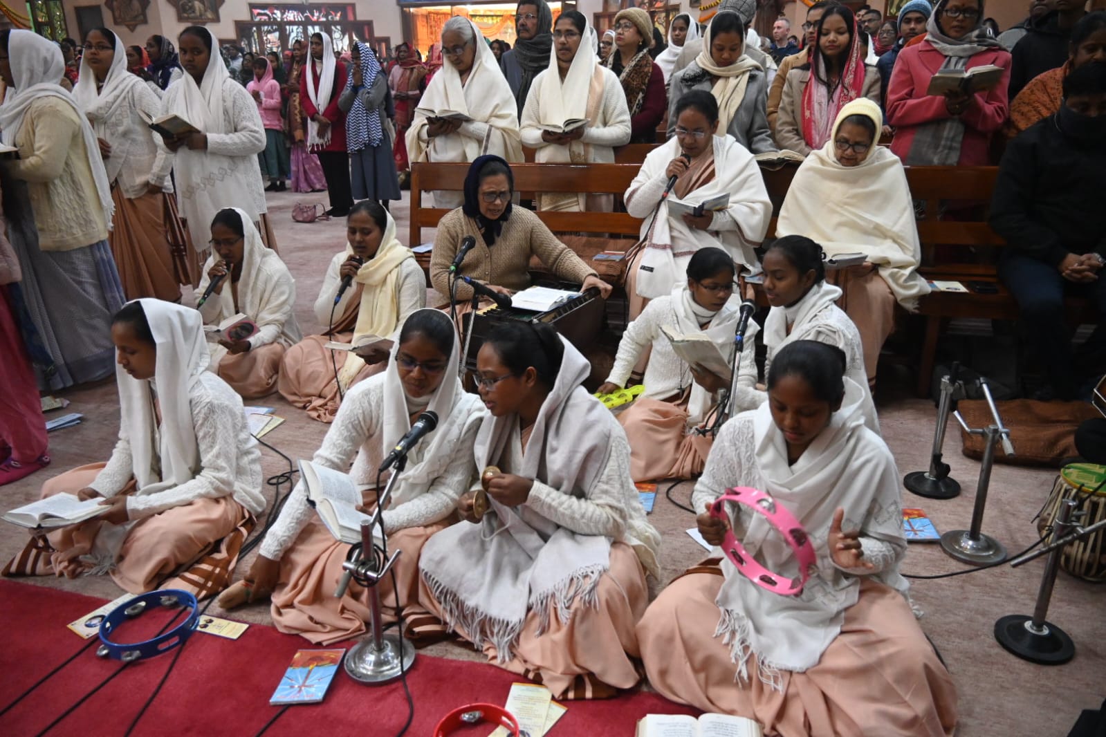 चर्च में विशेष महिमा गान