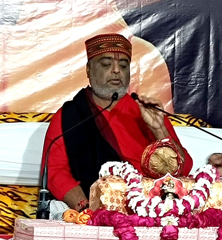 कथा श्रवण कराते भरत भाई